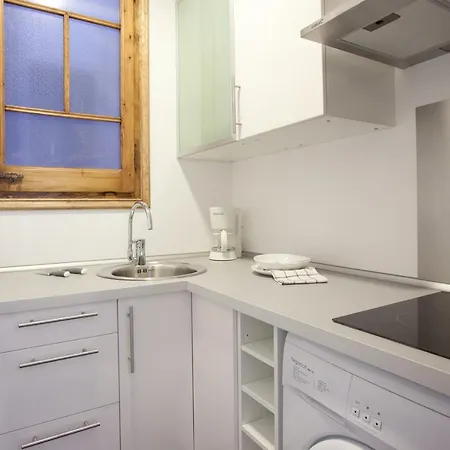 Modern 2-bedroom Near Sagrada Familia Apartment *