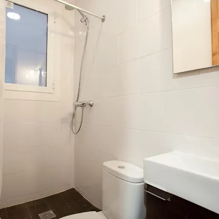 Modern 2-bedroom Near Sagrada Familia Apartment Barcelona
