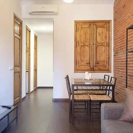 Modern 2-bedroom Near Sagrada Familia Apartment
